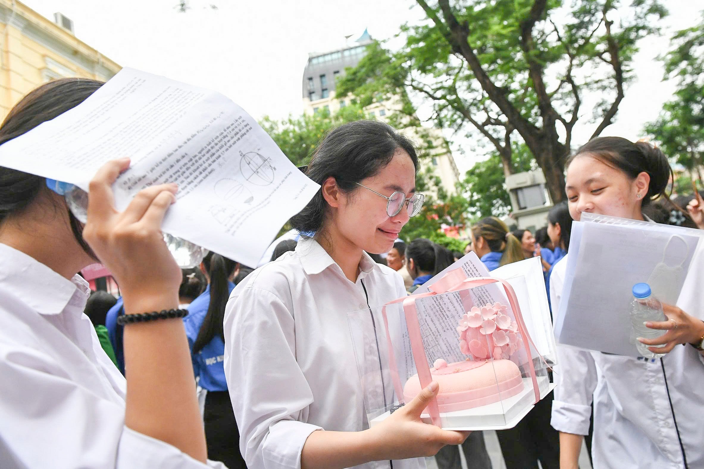 Thí sinh Hà Nội vui buồn lẫn lộn sau kỳ thi tốt nghiệp THPT môn toán - Ảnh 2.