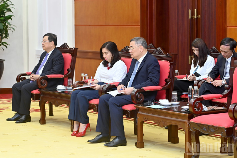 ndo_br_a5-bnd-0352.jpg